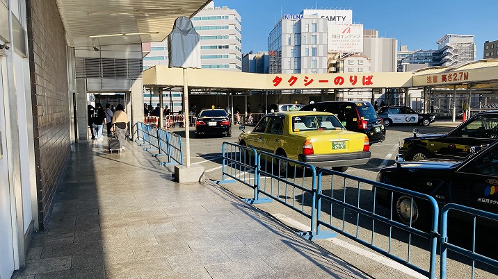 新幹線南口改札の先にある出口を出たタクシー乗り場